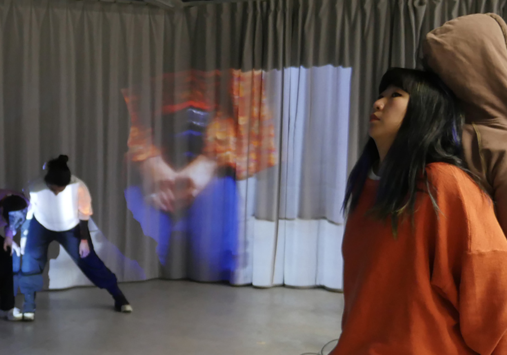 Embodied Spaces: Site Specific Performativity and Technological Dispositives 1 Embodied Spaces ↔ Digital Formats